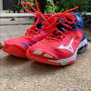 Mizuno athletic shoes